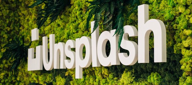 charlesdeluvio-DkkVU4N1zZw-unsplash