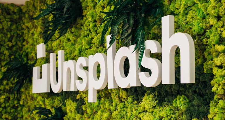 charlesdeluvio-DkkVU4N1zZw-unsplash